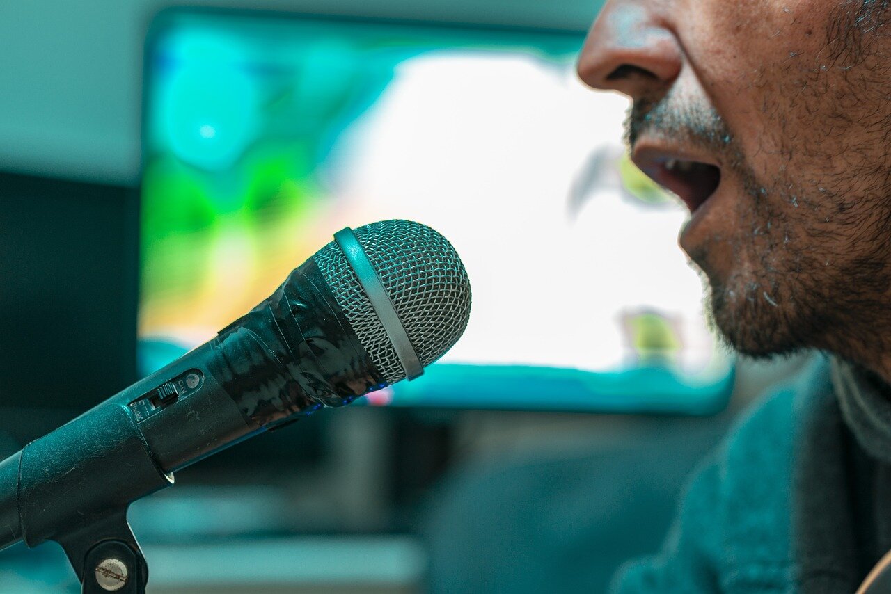 microphone-4547637_1280.jpg